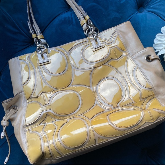 COACH PEYTON OPTIC PATRNT LEATHER BAG - Picture 15 of 16